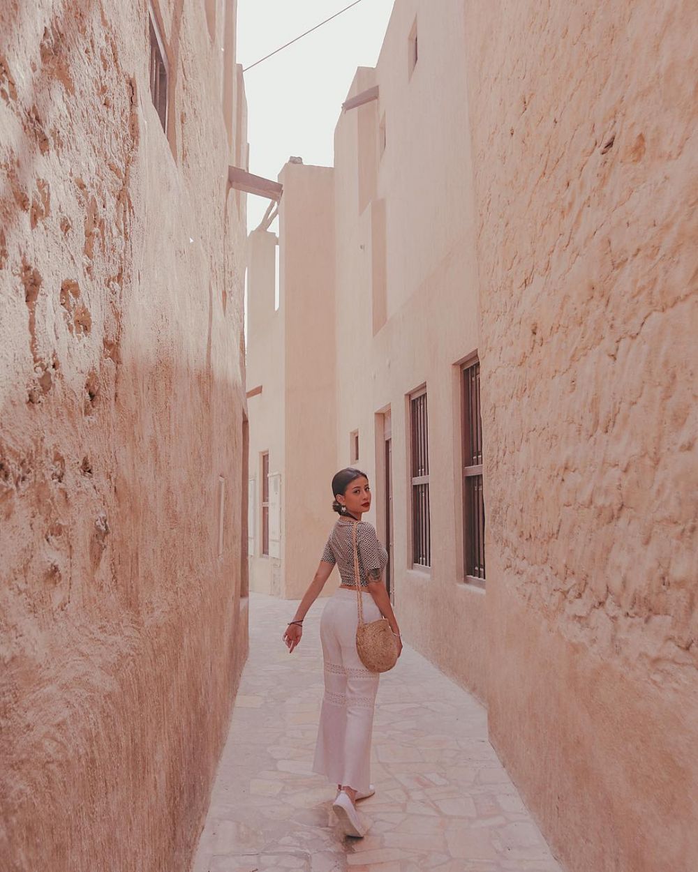 Dikenal gayanya yang glamor, ini 6 masa sulit yang dialami Awkarin