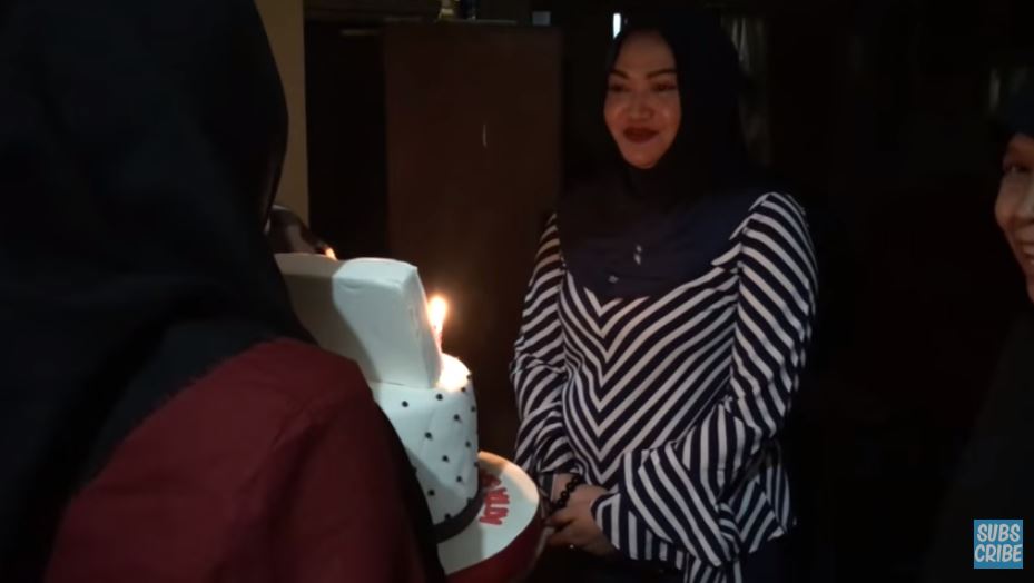 Dapat kejutan dari anak, ini 7 momen ultah Lina usai cerai dari Sule