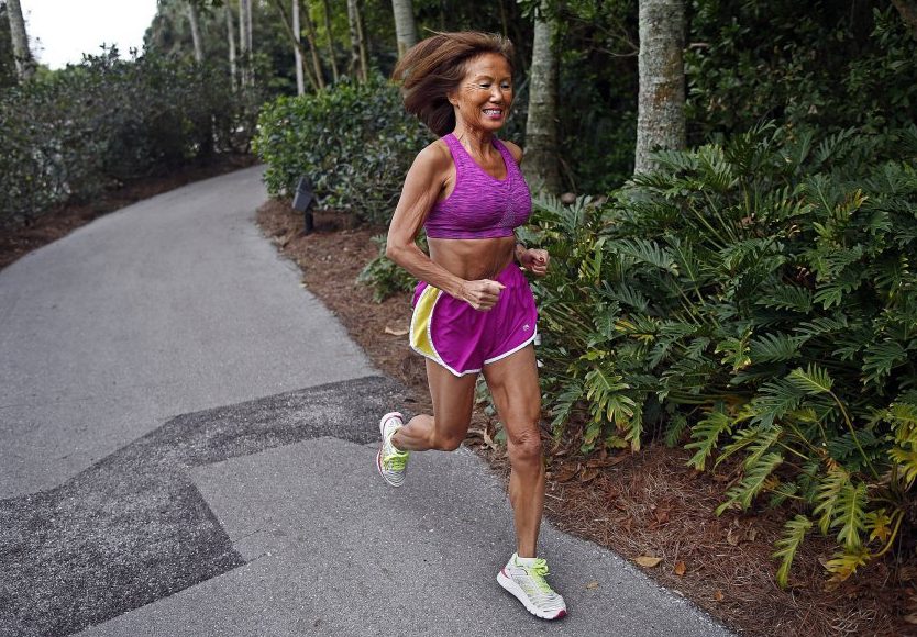 8 Potret Jeannie Rice, pemecah rekor maraton di usia 70 tahun