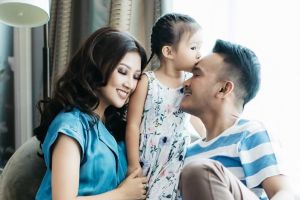 Unggah foto test pack, Ruben Onsu umumkan kehamilan sang istri