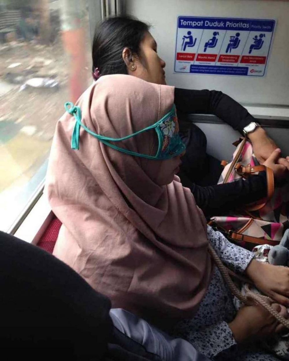 Pemanfaatan 8 benda ala orang Indonesia ini kreatifnya kocak abis