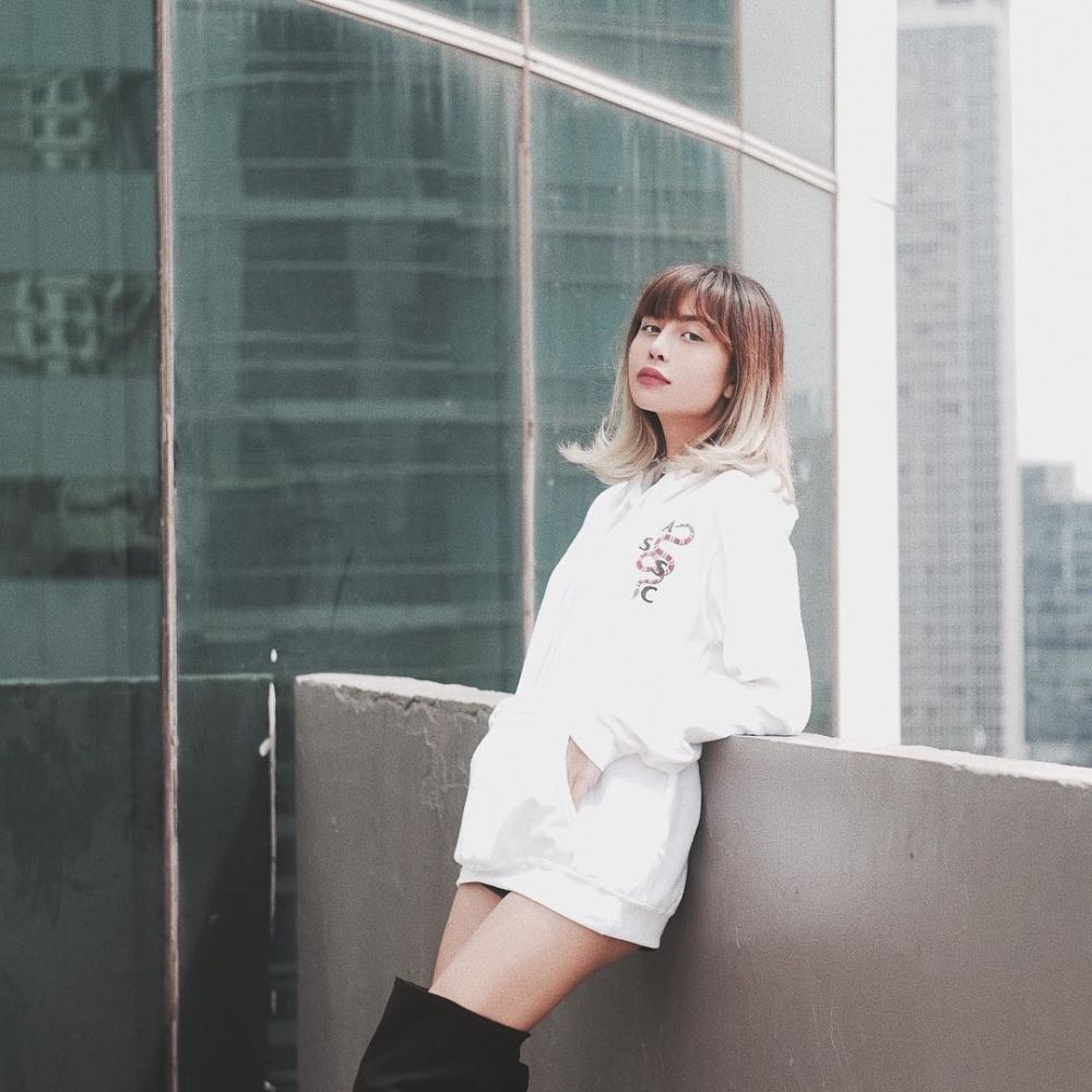 Selalu ikuti tren, ini 10 transformasi gaya rambut Awkarin