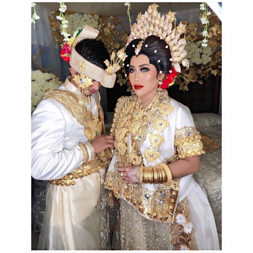 10 Momen pernikahan Evi Masamba & Arif Hajrianto, kental adat Bugis