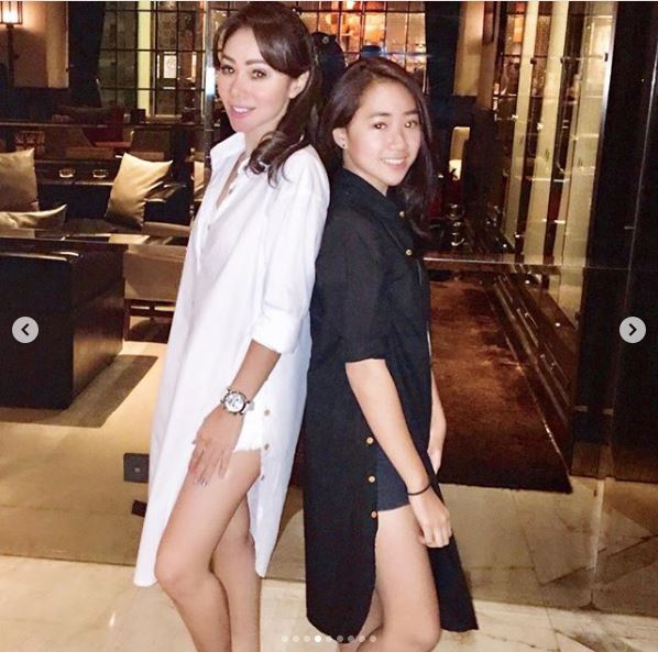 9 Potret kompak Femmy Permatasari dan anaknya, bak kakak-adik