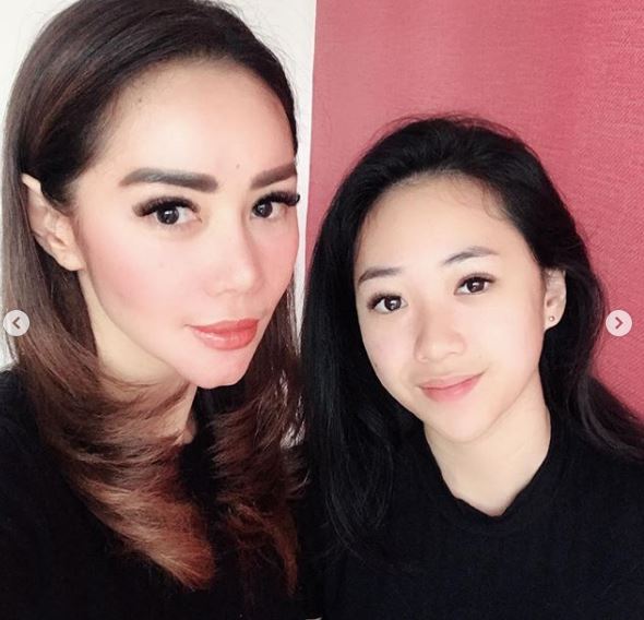 9 Potret kompak Femmy Permatasari dan anaknya, bak kakak-adik