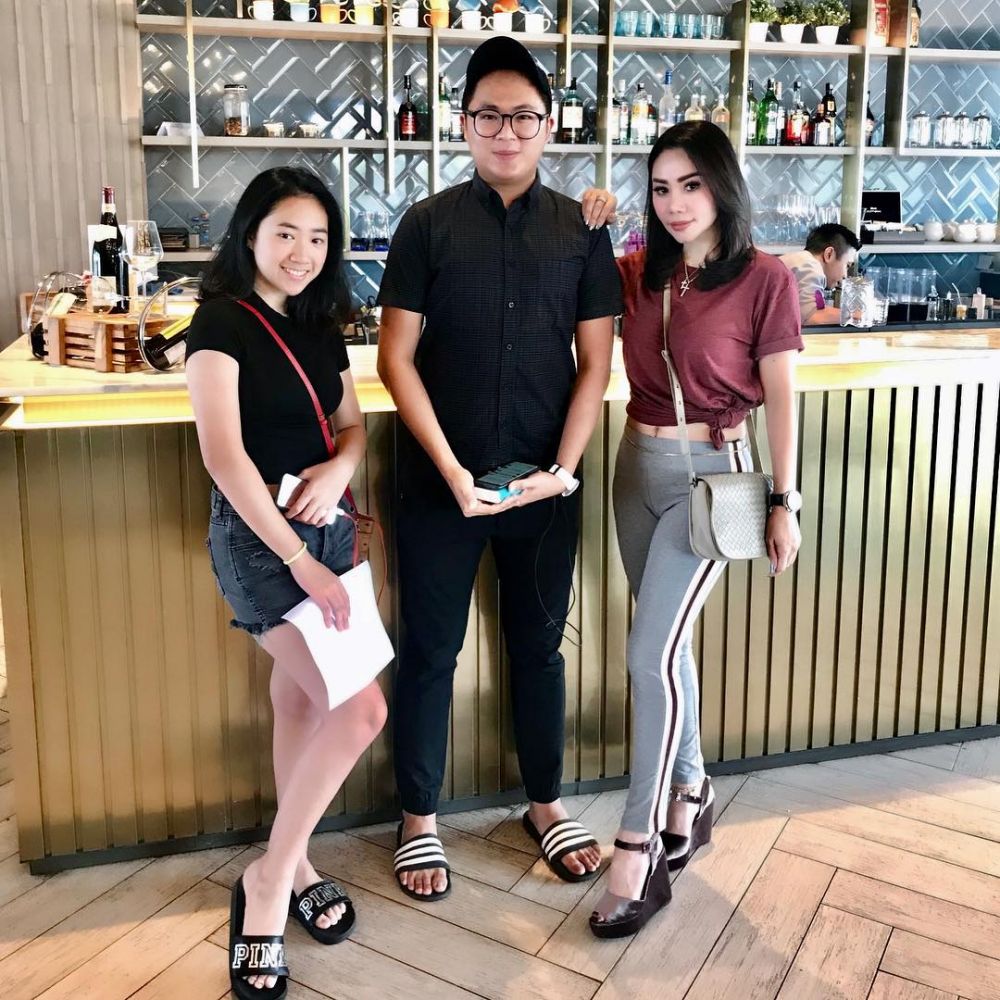 9 Potret kompak Femmy Permatasari dan anaknya, bak kakak-adik