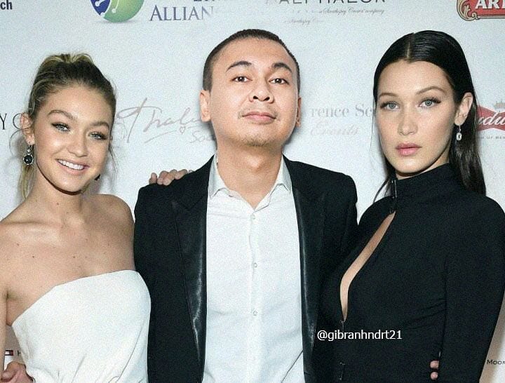 10 Pose editan Raditya Dika bareng seleb dunia, bikin cekikikan