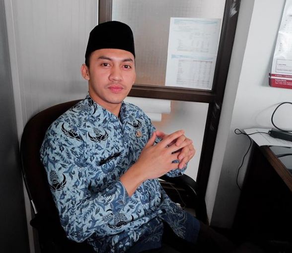 15 Potret PNS Junna Aditya pakai seragam dinas, bikin hati meleleh