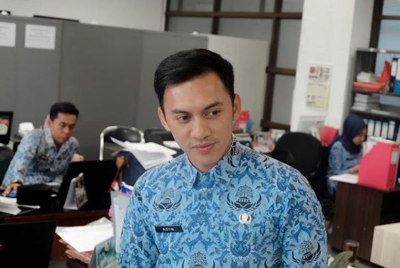 15 Potret PNS Junna Aditya pakai seragam dinas, bikin hati meleleh