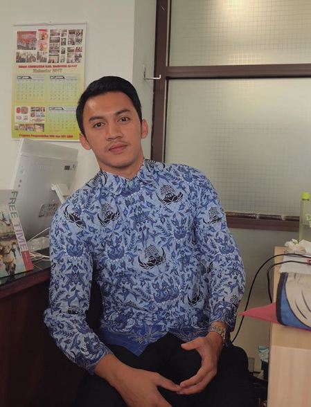 15 Potret PNS Junna Aditya pakai seragam dinas, bikin hati meleleh