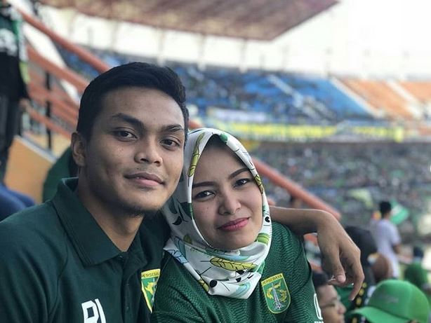 Wanita anggun ini setia dukung anak di Timnas U-19, simak 10 fotonya