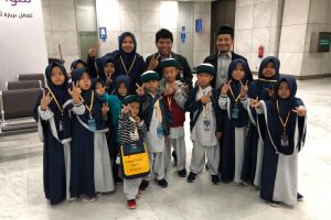 Kisah 15 anak yatim Indonesia pergi umrah & tertahan di bandara Jeddah