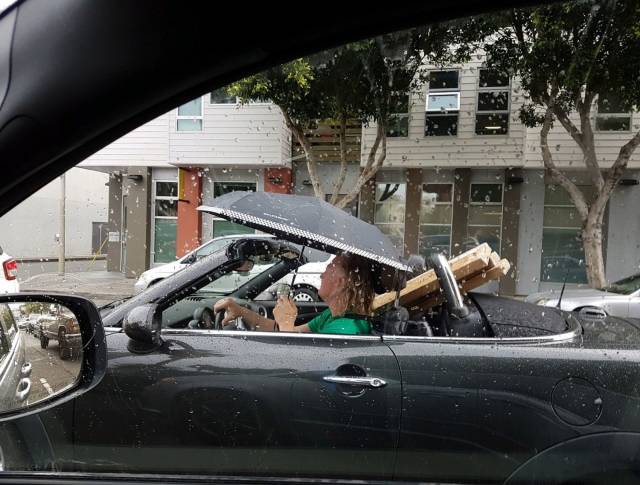 9 Cara orang atasi keadaan darurat di jalan ini bikin tepuk jidat