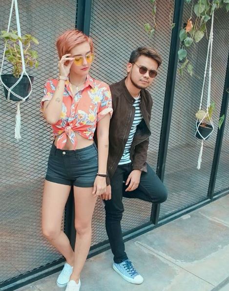 10 Foto mesra Reza SM*SH & model berdarah Jerman, lengket bak prangko