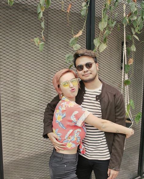 10 Foto mesra Reza SM*SH & model berdarah Jerman, lengket bak prangko