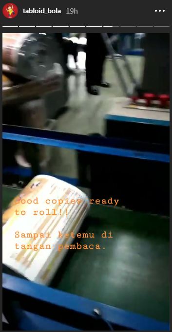 13 Potret suasana cetak Tabloid Bola edisi terakhir, haru banget