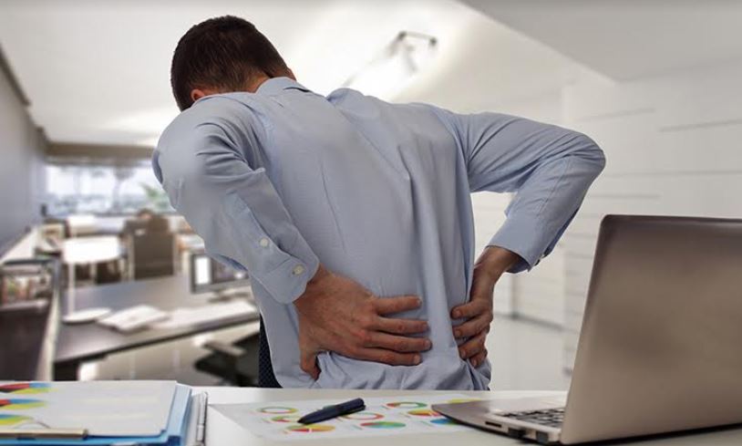 6 Kebiasaan buruk ini bisa picu sakit nyeri punggung yang parah