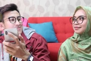Bongkar 10 Insta Story Ria Ricis & Erfandi, isyaratkan hubungan serius