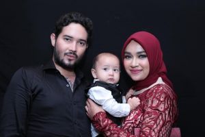 Akting pria beringas, ini 10 pose konyol Donny Michael di luar lokasi