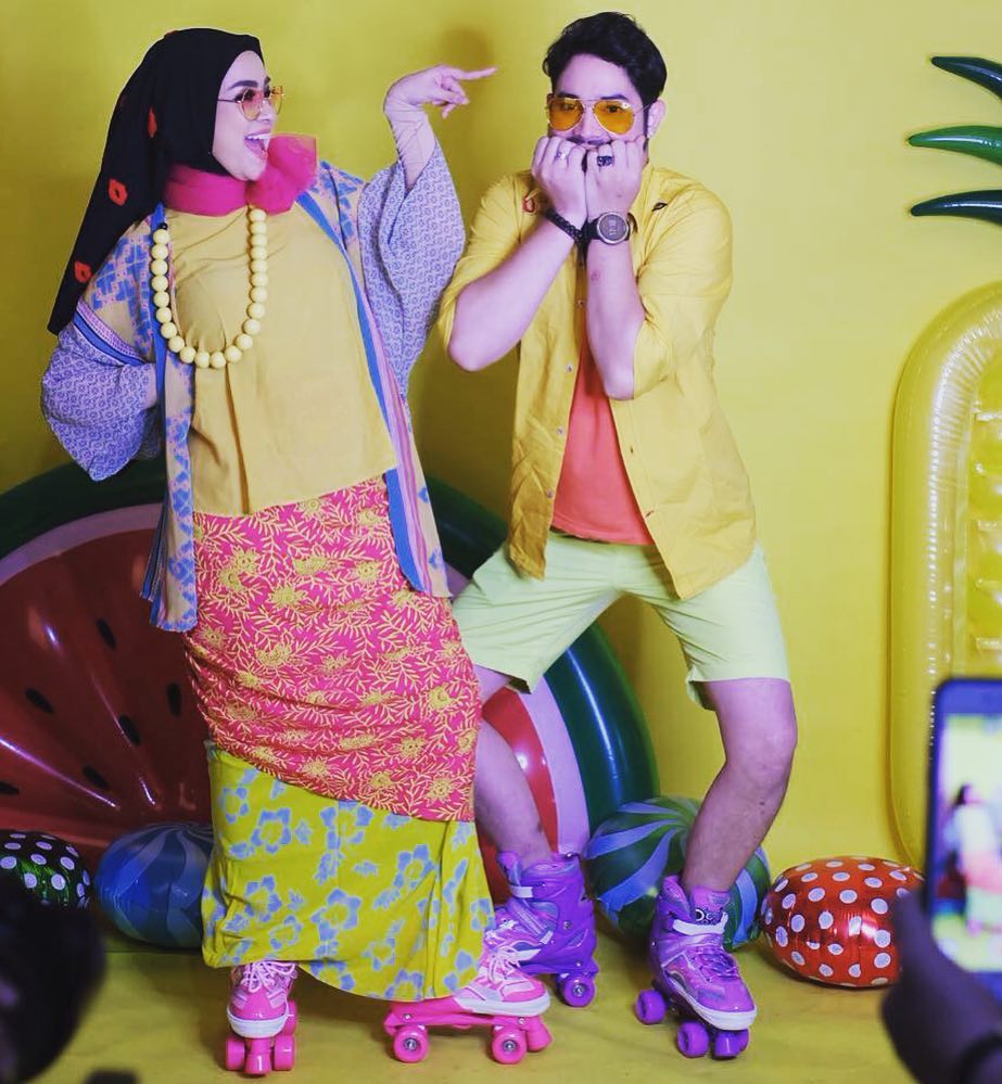 Akting pria beringas, ini 10 pose konyol Donny Michael di luar lokasi