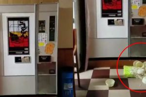 Video ini rekam mesin pembuat mi beroperasi sendiri, bikin merinding