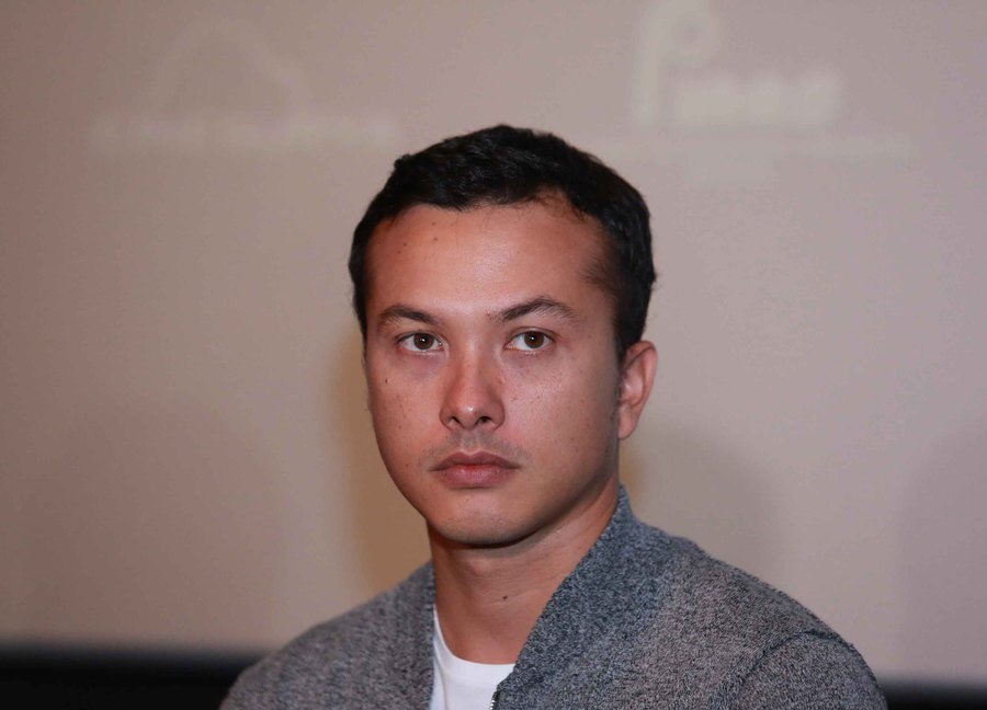 Pengalaman unik 6 seleb syuting di pedalaman, ada yang antre mandi