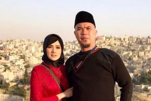 3 Seleb ini miliki rumah yang jadi area pemakaman, bikin merinding