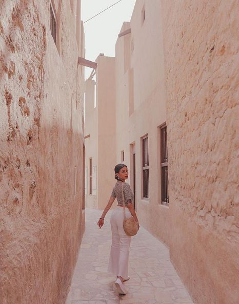 15 Potret Awkarin kunjungi Dubai, tampil lebih anggun dan fresh