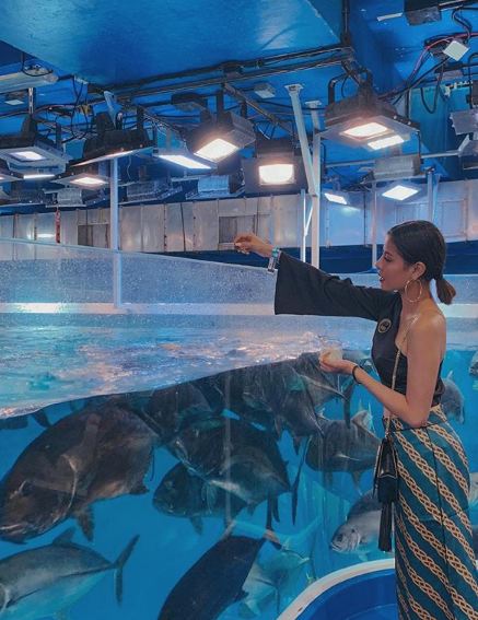 15 Potret Awkarin kunjungi Dubai, tampil lebih anggun dan fresh