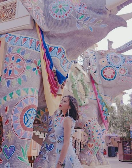 15 Potret Awkarin kunjungi Dubai, tampil lebih anggun dan fresh