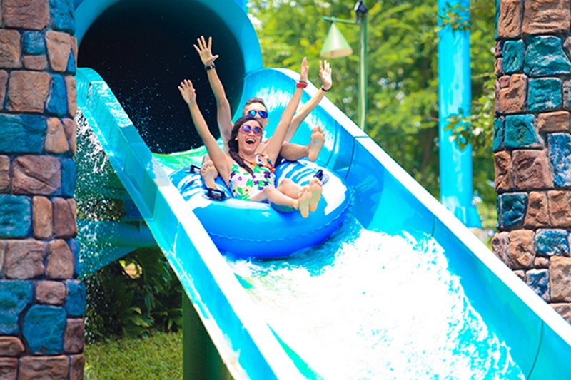 7 Wahana di waterpark ini bakal memberikan suasana ceria bermain air