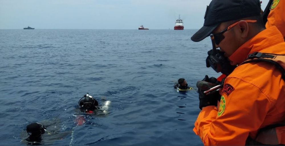 Pesawat Lion Air JT 610 jatuh, ini 10 potret proses evakuasi Basarnas