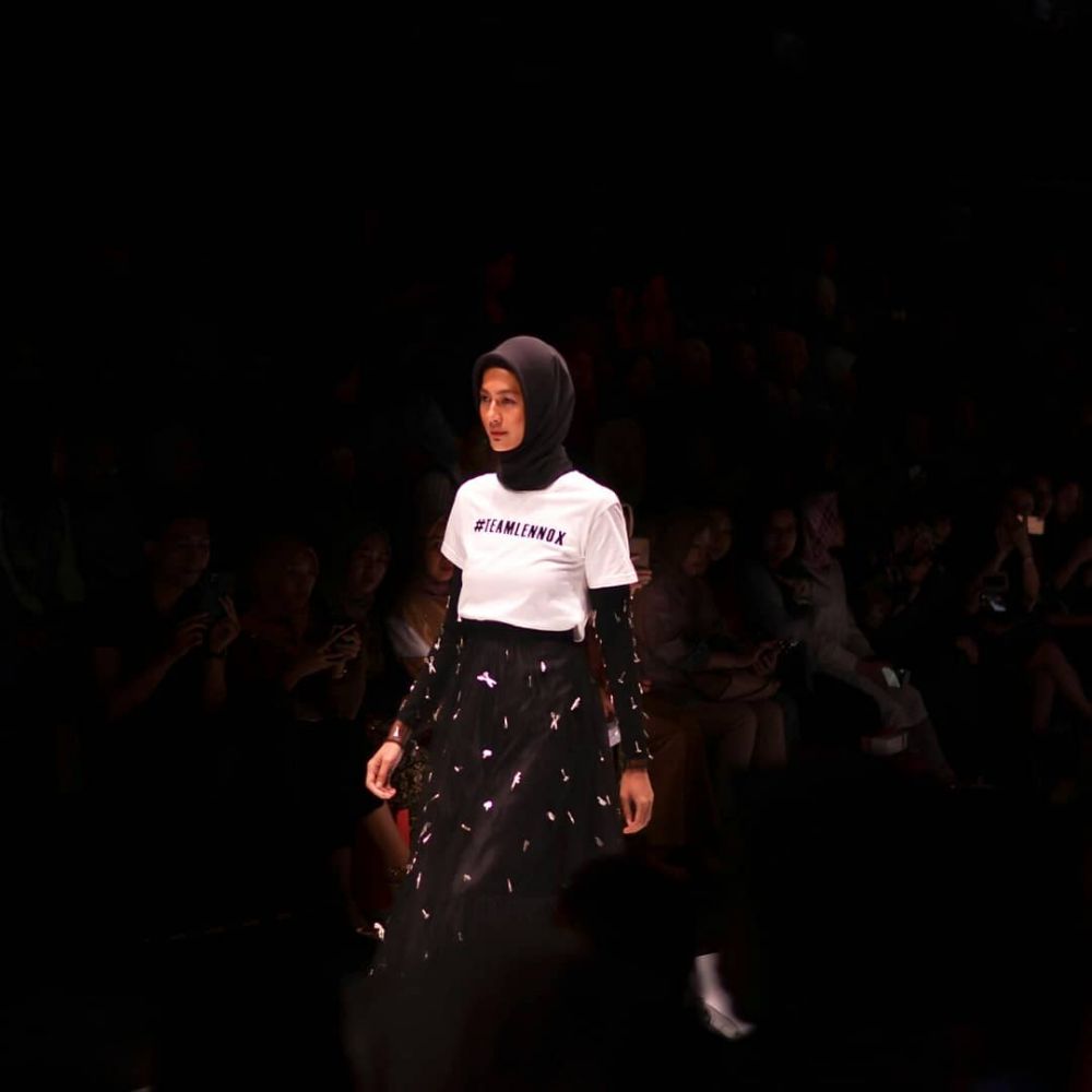 10 Potret Paula Verhoeven dalam balutan hijab, pesonanya memikat