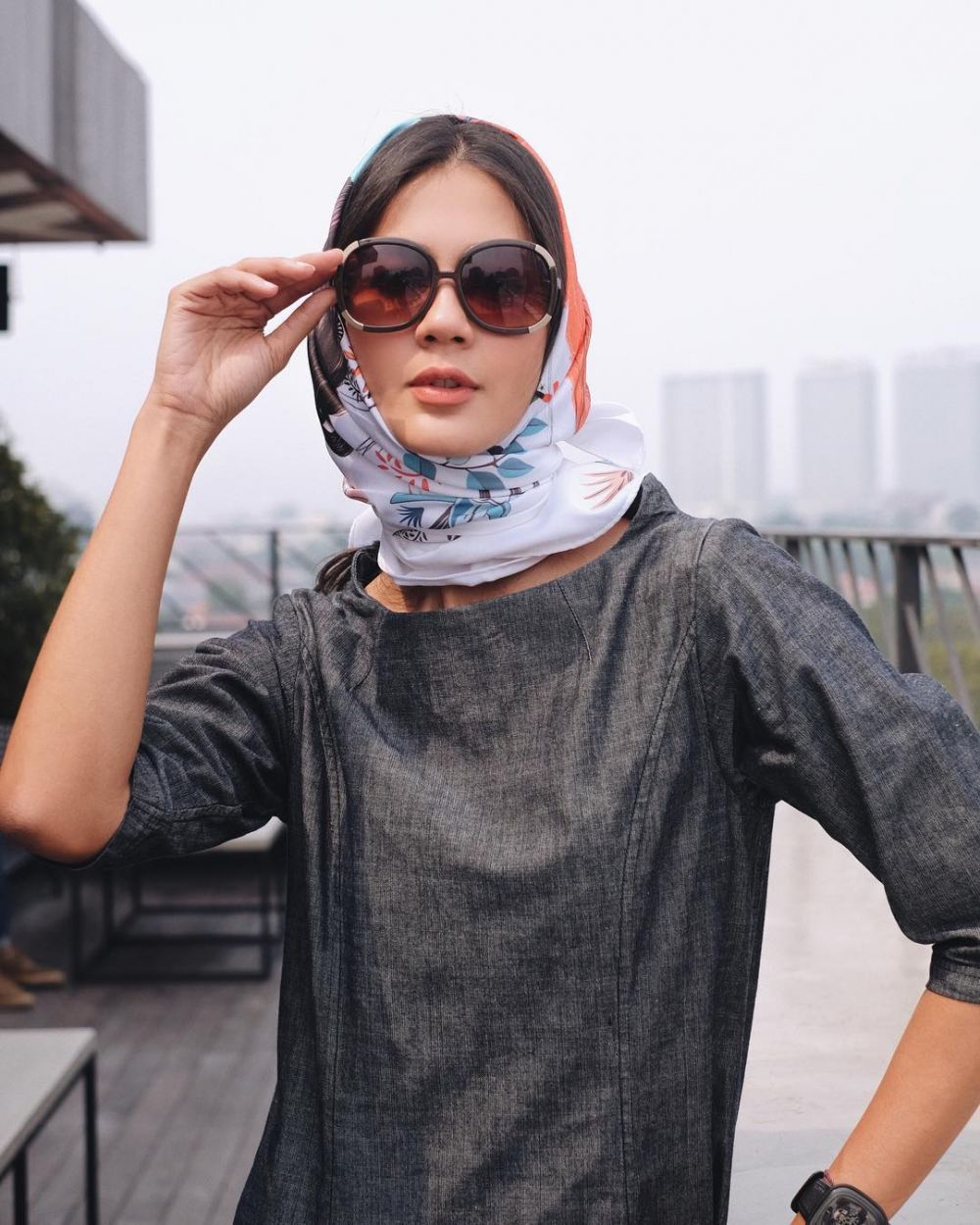 10 Potret Paula Verhoeven dalam balutan hijab, pesonanya memikat