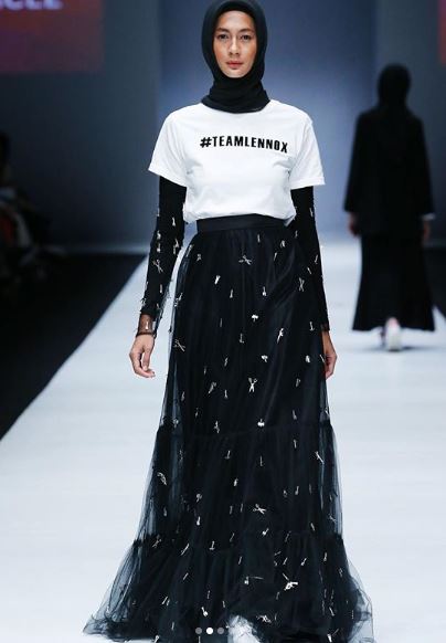 10 Potret Paula Verhoeven dalam balutan hijab, pesonanya memikat