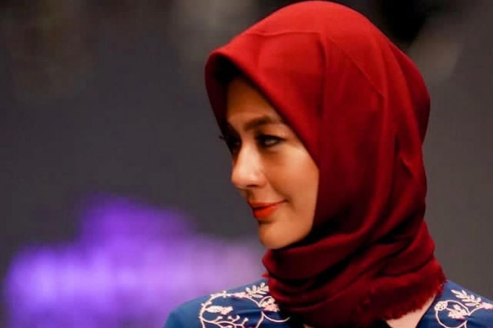 10 Potret Paula Verhoeven dalam balutan hijab, pesonanya memikat