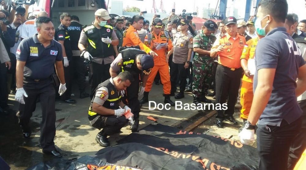 Petugas temukan potongan tubuh balita dan seragam pramugari Lion Air