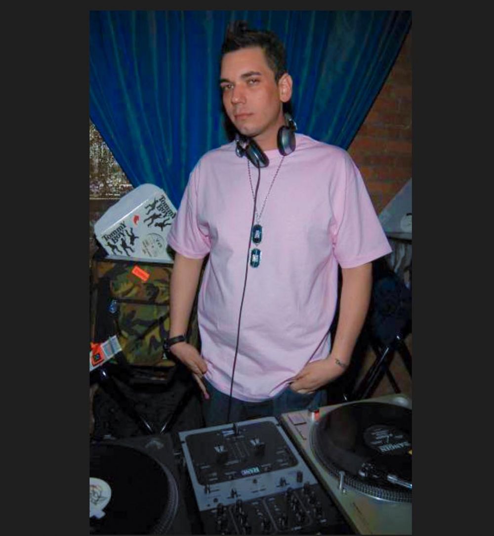 8 Seleb ini miliki pengalaman selamat dari kecelakaan pesawat