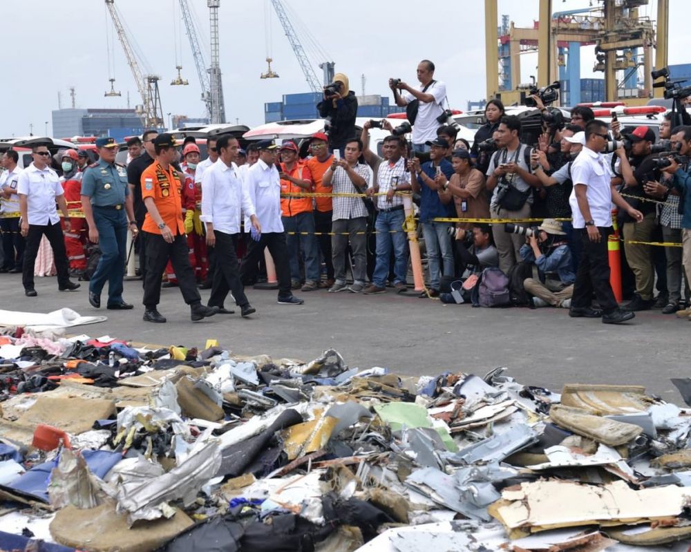 12 Momen Jokowi tinjau langsung posko SAR Lion Air di Tanjung Priok