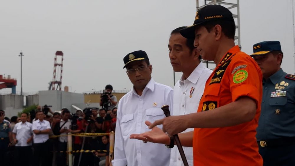 12 Momen Jokowi tinjau langsung posko SAR Lion Air di Tanjung Priok