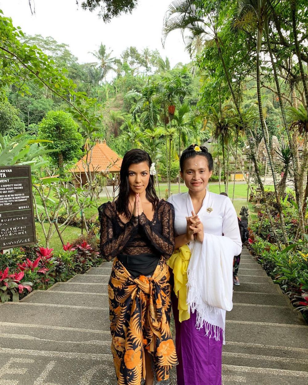 Habiskan Rp 450 juta, ini 10 foto liburan keluarga Kardashian di Bali