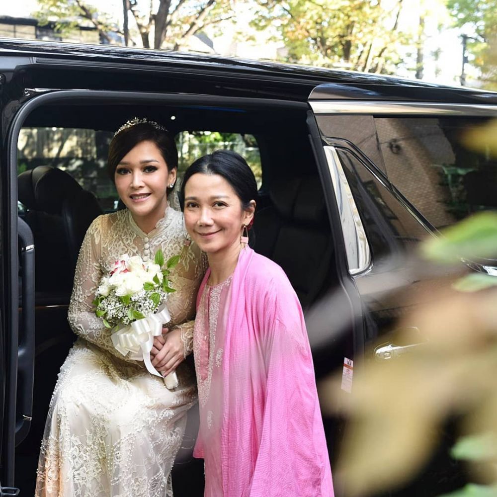 Digelar tertutup, 10 momen pernikahan Maia Estianty & Irwan di Jepang