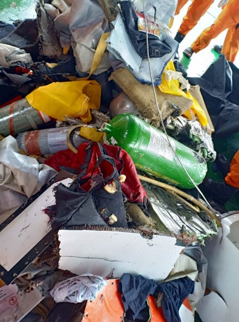 10 Benda yang berhasil ditemukan dari puing Lion Air JT 610 