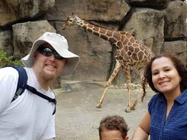 10 Momen ngeselin saat difotoin orang asing, pasti kamu pernah alami