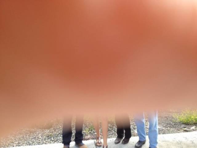 10 Momen ngeselin saat difotoin orang asing, pasti kamu pernah alami