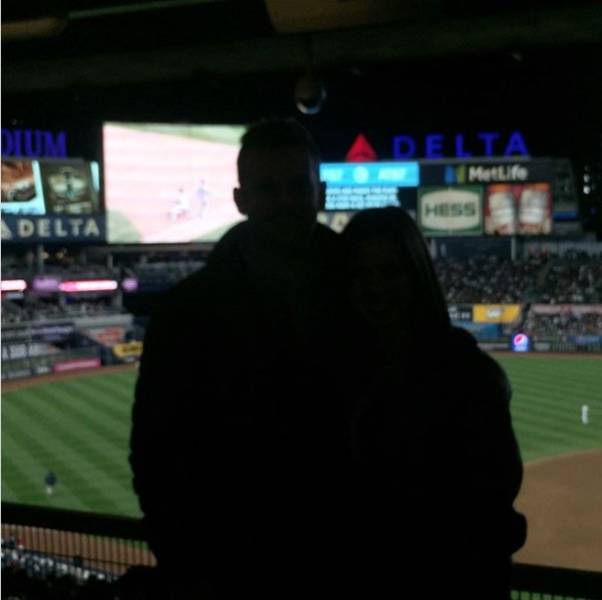 10 Momen ngeselin saat difotoin orang asing, pasti kamu pernah alami