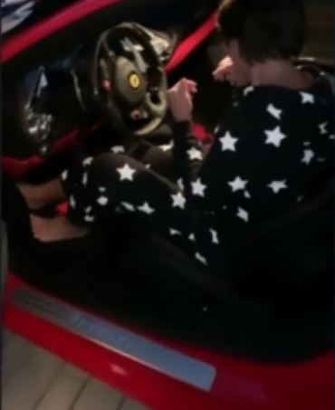 Ultah ke-63, Kris Jenner dapat hadiah mobil sport seharga Rp 3,8 M 