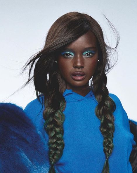 15 Inspirasi gaya busana cewek berkulit gelap ala Duckie Thot