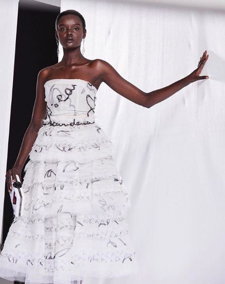 15 Inspirasi gaya busana cewek berkulit gelap ala Duckie Thot