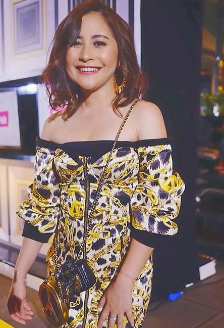 10 Potret cantik Prilly Latuconsina kenakan baju dengan bahu terbuka